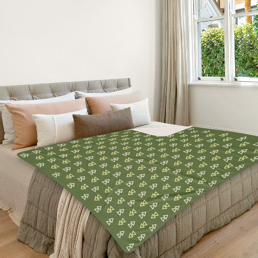 Dark Green Triangle Pattern Sherpa Blanket Sherpadecke