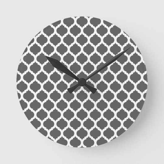 Dark Grey Moroccan Pattern Wall Clocks Runde Wanduhr (Vorderseite)