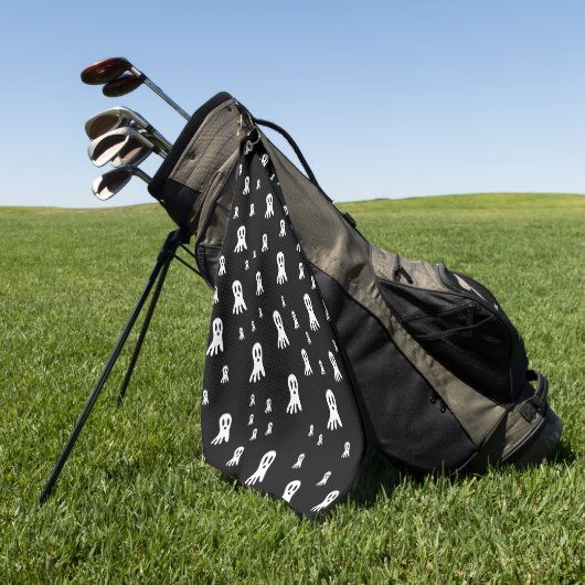 Dark Halloween Ghosts Golfhandtuch (Gras)