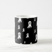 Dark Halloween Ghosts Verwandlungstasse (Mittel)