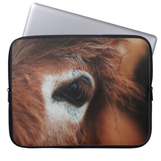 DARK HORSE EYE LAPTOPSCHUTZHÜLLE (Vorderseite)
