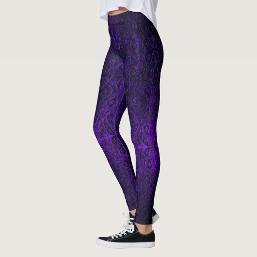 Dark Lila Romantic Weathered Gothic Crosses Leggings (Links)