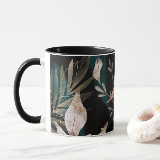 Dark Modern Boho Botanische Blätter Tasse (Mit Donut)