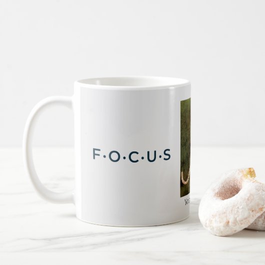 Dark Moody Blue Jay Art FOCUS Affirmation Mug Kaffeetasse (Mit Donut)