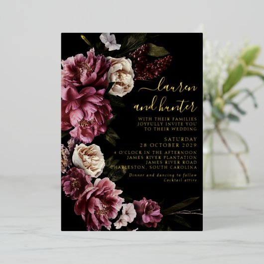 Dark Moody Blush Burgundy Floral Wedding Gold Folieneinladung (Stehend vorne)