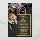 Dark Moody Bold Floral Gold Wedding Folieneinladung (Vorderseite)