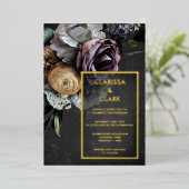 Dark Moody Bold Floral Gold Wedding Folieneinladung (Stehend vorne)