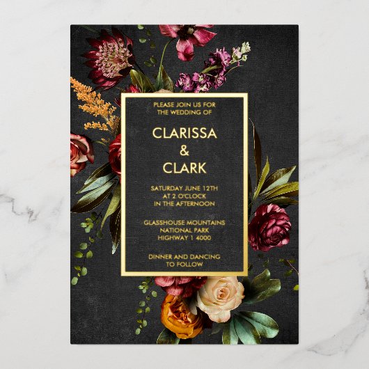 Dark Moody Bold Wild Blume Wedding Folieneinladung (Vorderseite)