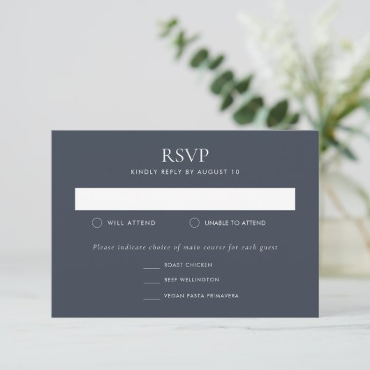 Dark Moody Botanical Blue Blume Wedding RSVP Karte (Stehend Vorderseite)