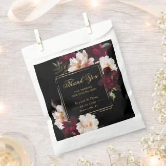 Dark Moody Burgundy Blush Black Floral Wedding Geschenktütchen
