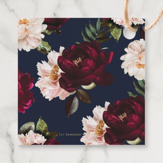Dark Moody Burgundy Blush Navy Blue Floral Wedding Geschenkanhänger (Rückseite)