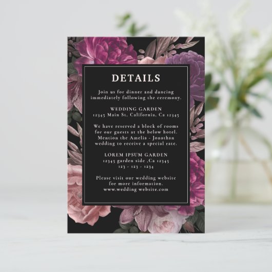 Dark Moody Burgundy & Maroon Floral Black Wedding Begleitkarte (Stehend Vorderseite)