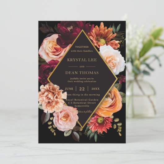Dark Moody Burgundy Orange Rust Floral Wedding Einladung (Stehend Vorderseite)