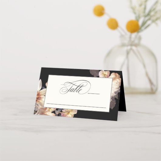 Dark Moody Elegant Floral Wedding Platzkarte (Vorderseite)