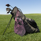 Dark Moody Floral on Pink Monogram Golfhandtuch (Gras)