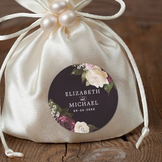 Dark Moody Floral Romantic Wedding Runder Aufkleber