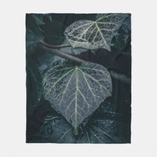 Dark Moody Ivy Nature Fotografy Fleecedecke