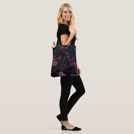 Dark Moody Lila Dramatics Florals Bridesmaid Tasche (Am Model)