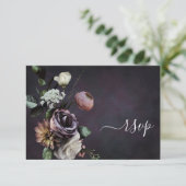 Dark Moody Lila Script Floral QR Code RSVP Card (Stehend Vorderseite)