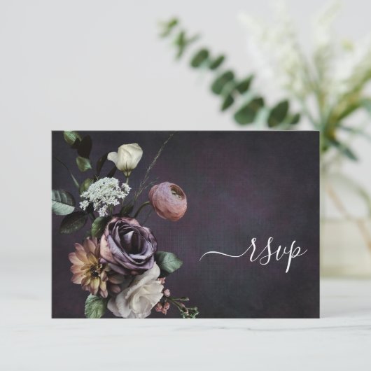 Dark Moody Lila Script Floral QR Code RSVP Card Karte (Stehend Vorderseite)