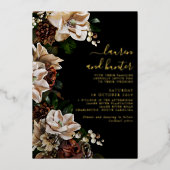Dark Moody Magnolia Script Floral Wedding Gold Folieneinladung (Vorderseite)