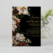 Dark Moody Magnolia Script Floral Wedding Gold Folieneinladung (Stehend vorne)