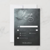 Dark Moody Midnight Bat & Fog Wedding Dinner RSVP Karte (Vorderseite)