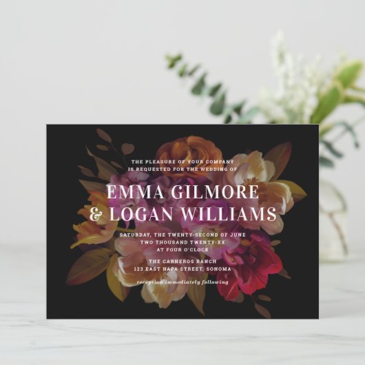 Dark & Moody Modern Painted Floral Wedding Einladung (Stehend Vorderseite)