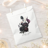 Dark Moody Romantic Floral Gastgeschenk Hochzeit Geschenktütchen (Ausgeschnitten)