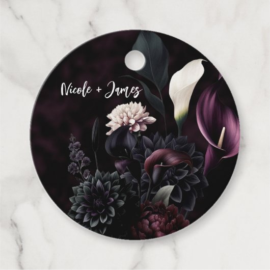 Dark Moody Romantic Floral White Wedding Geschenkanhänger (Vorderseite)