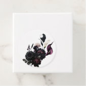 Dark Moody Romantic Floral White Wedding Geschenkanhänger (Beispiel)