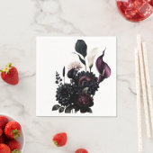 Dark Moody Romantic Floral White Wedding Serviette (Beispiel)