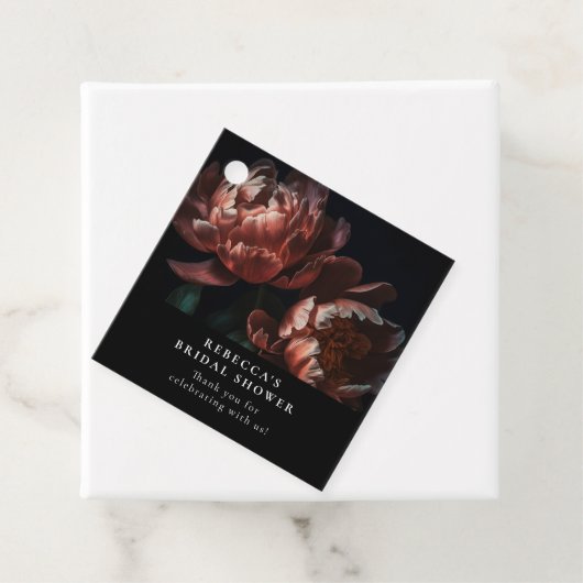 Dark Moody Romantic Florals Brautparty Geschenkanhänger (Beispiel)
