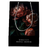 Dark Moody Romantic Florals Brautparty Mittlere Geschenktüte (Rückseite)