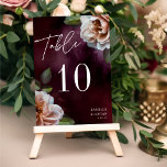 Dark   Moody Rustic Floral Tischnummer Card<br><div class="desc">Schöne bemalte Blume auf einem gemalten dunklen Hintergrund gepaart mit eleganter Typografie verleihen dieser Hochzeitskarte dunklen, mooösen und romantischen Stil Tischnummer. Editieren Sie einfach die Vorlage mit Ihrem Namen, Datum, Tischnummern und wählen Sie alle Optionen aus. Dieses Design ist zweiseitig, sodass es auf Wunsch auf einem Ständer angezeigt werden kann....</div>