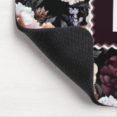 Dark Peonies Floral Pattern | Monogramm Mousepad (Ecke)