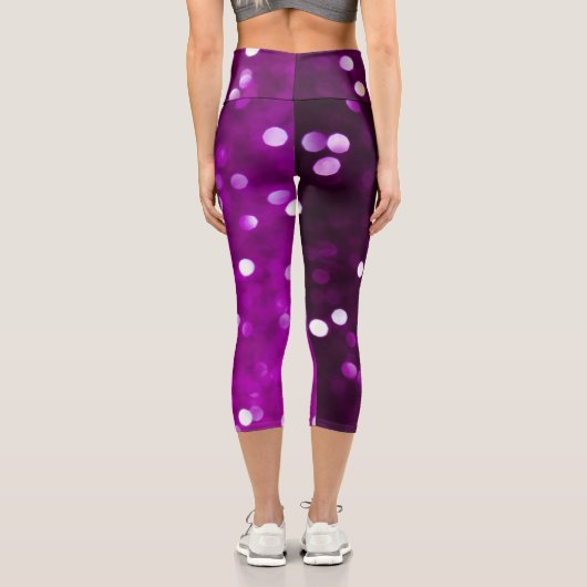 Dark Pink Magenta Fuchsia Funkelnd Bokeh Abstrakt Capri Leggings (Rückseite)