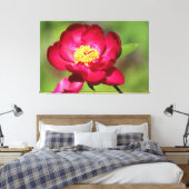 Dark Pink Peony Leinwanddruck (Insitu (Schlafzimmer))