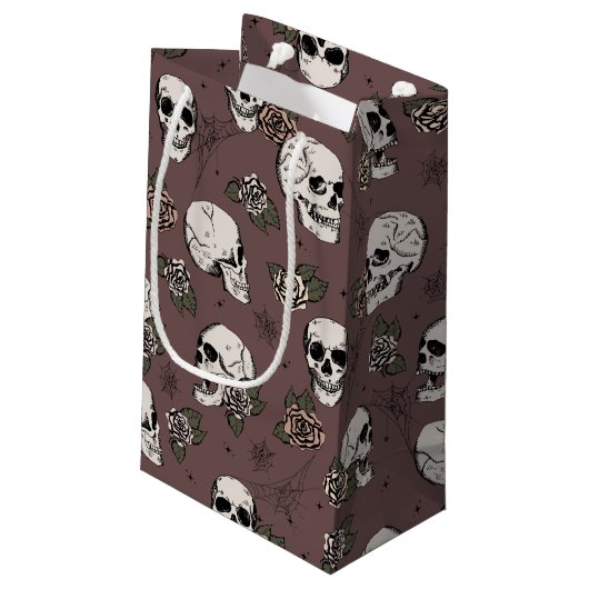 Dark Plum Gothic Skulls und Rose Halloween Kleine Geschenktüte (Rückseite Schrägansicht)