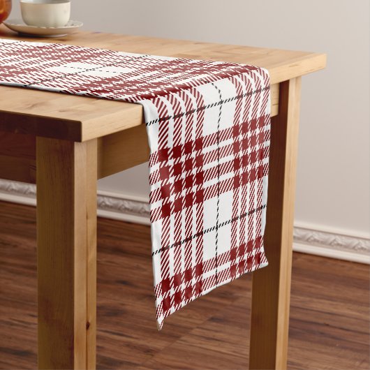 Dark Red and White Tartan Plaid Pattern Kurzer Tischläufer (Beispiel)