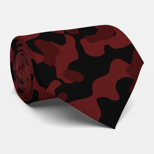 Dark Red Camouflage in Deep Burgundy und Black Krawatte (Gerollt)