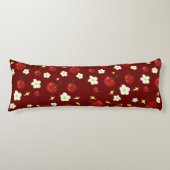 Dark Red Cherry Pattern Seitenschläferkissen (Vorderseite)