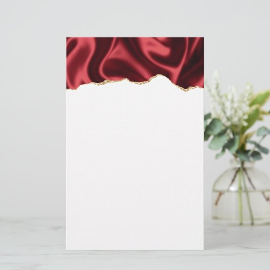 Dark Red Glam Wavy Satin Abstract Design Briefpapier (Stehend Vorderseite)
