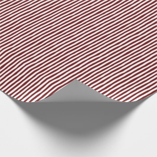 Dark Red & White Wonky Stripes Geschenkpapier (Ecke)