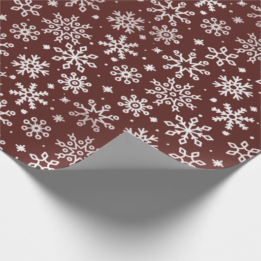 Dark Red Winter Snowflake Pattern Geschenkpapier (Ecke)