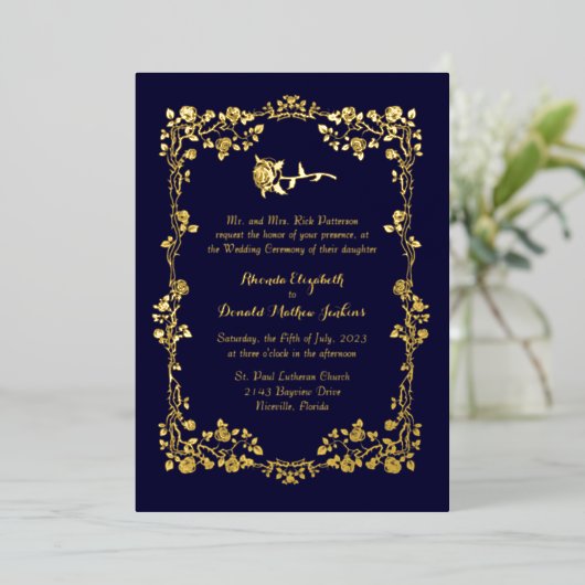 Dark Regency Blue Verziert Rose Border Folieneinladung (Stehend vorne)