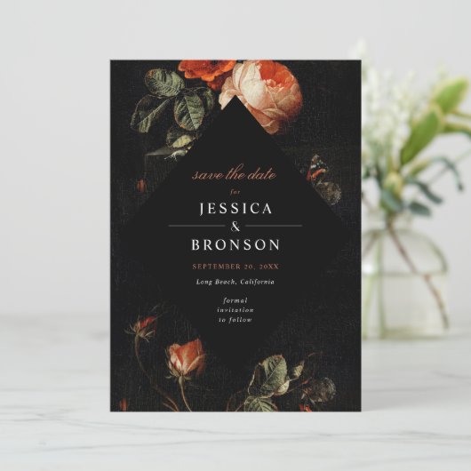 Dark Romantic Floral Rose Save the Date Niederländ Einladung (Stehend Vorderseite)