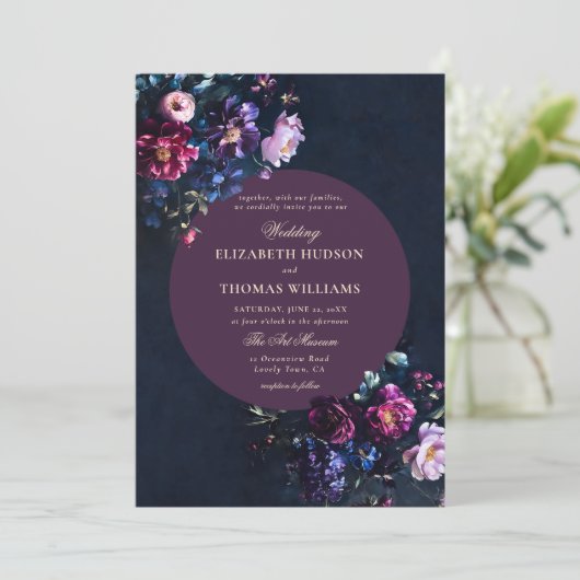 Dark Romantic Moody Florals Jewel Mauve Wedding Einladung (Stehend Vorderseite)