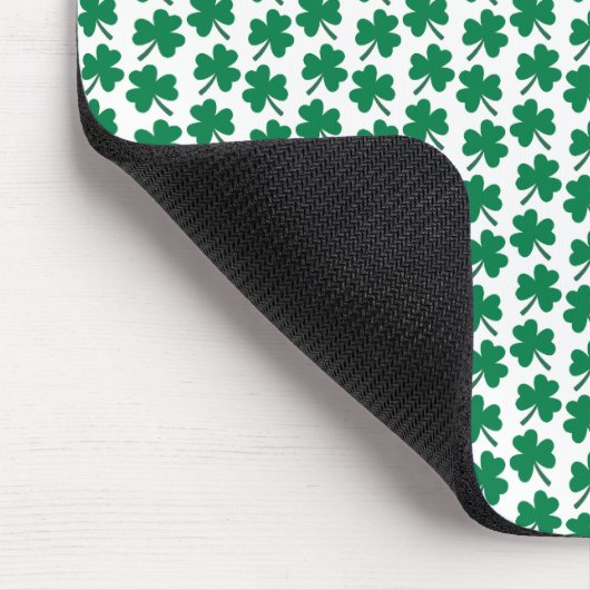 Dark Shamrocks White Mousepad (Ecke)