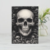 Dark Skull Themed Halloween Einladung (Stehend Vorderseite)